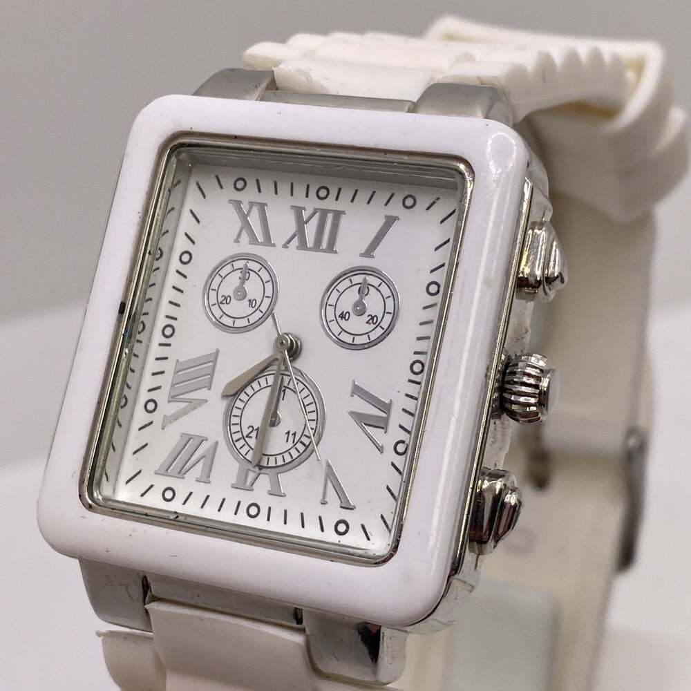 Vintage Womens Silver Tone Quartz Fashion Watch Works New Battery